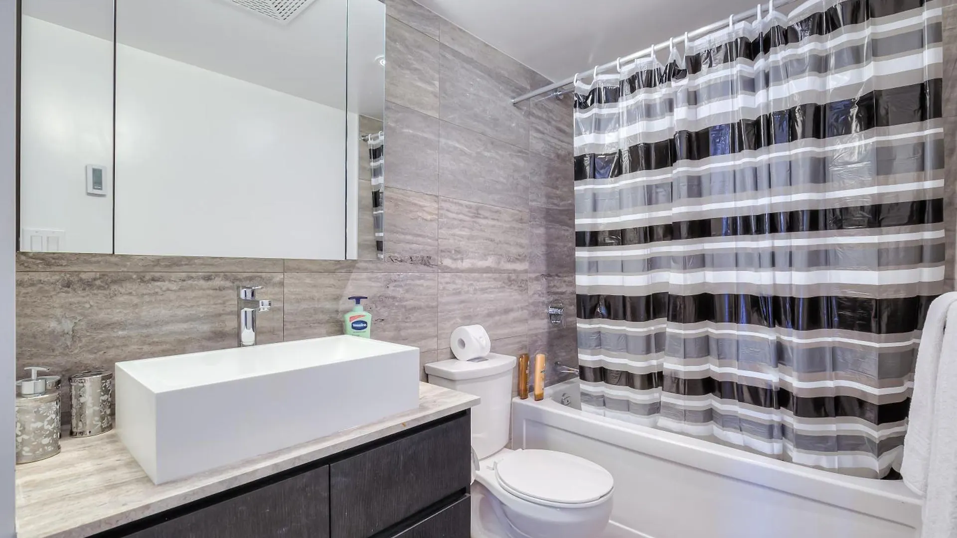 Apartamento Downtown 4Br Townhouse Near Rogers Centre With Parking Toronto